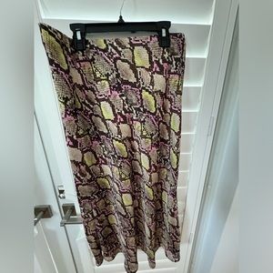 Leith skirt size Small